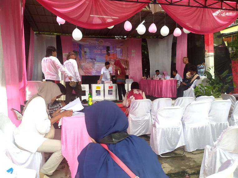Tekan Angka Golput, TPS di Kota Bogor Pakai Dekorasi Serba-Pink!