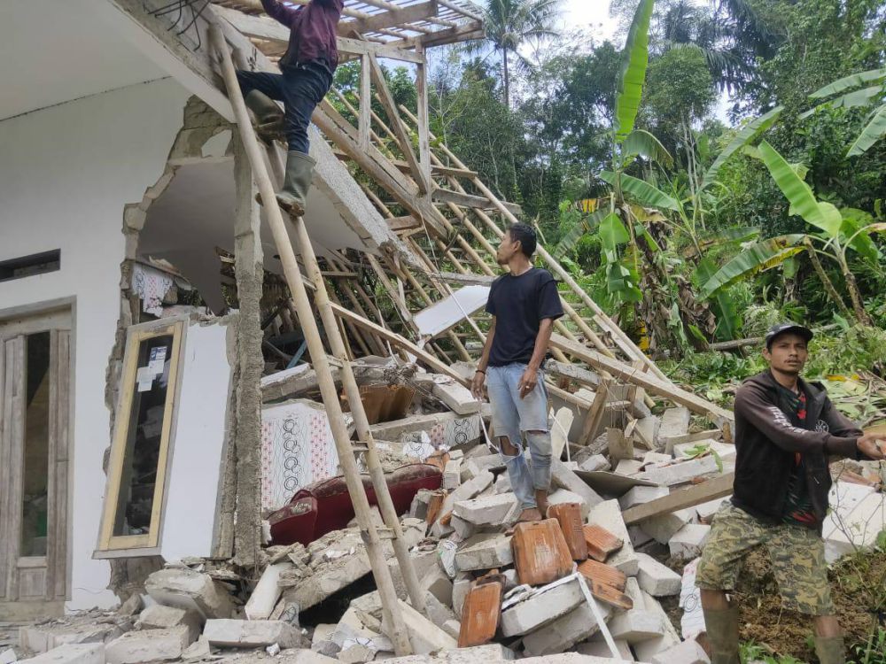 Longsor Kabupaten Bogor, Satu Orang Tertimbun Belasan Mengungsi