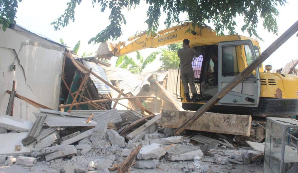 Bangunan Tempat Hiburan Malam di Kota Serang Dibongkar