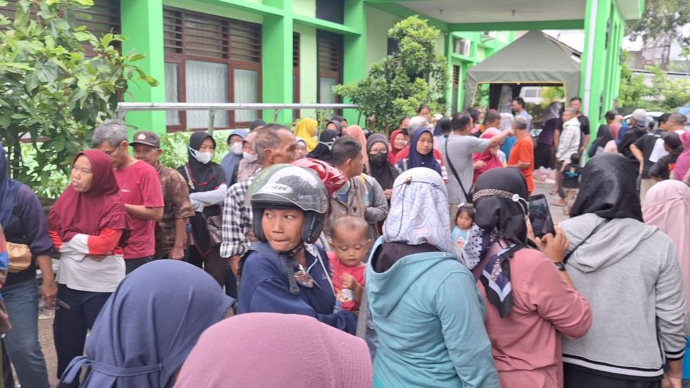 Antrean Beras Murah di Ngawi Semakin Memprihatinkan