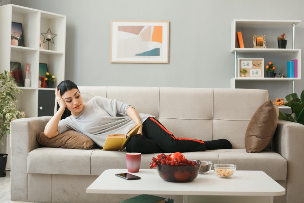 5 Tips Menjaga Kebersihan Sofa yang Benar, Bikin Lebih Nyaman