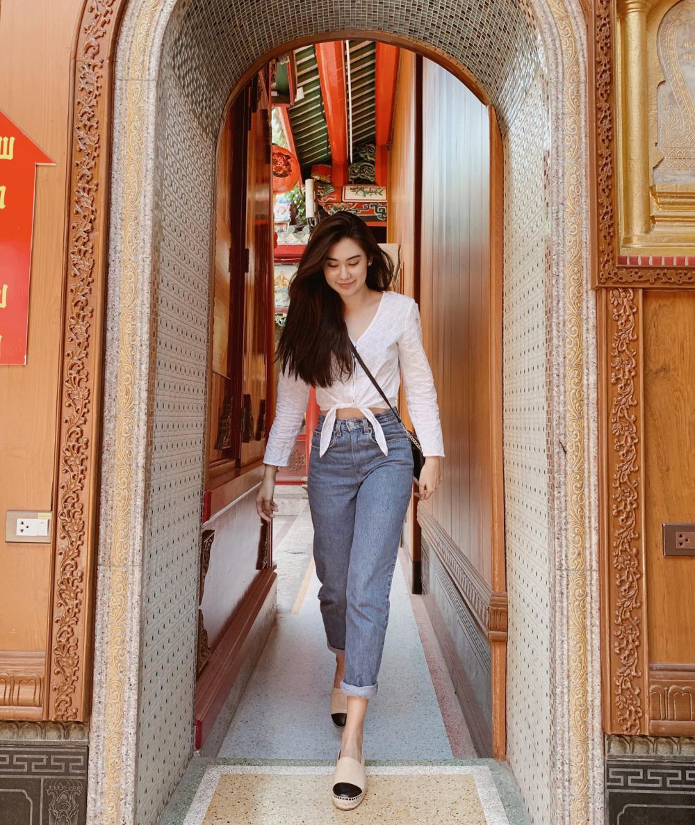 7 Ragam Outfit Traveling ala Lorena Schuett yang Effortless!