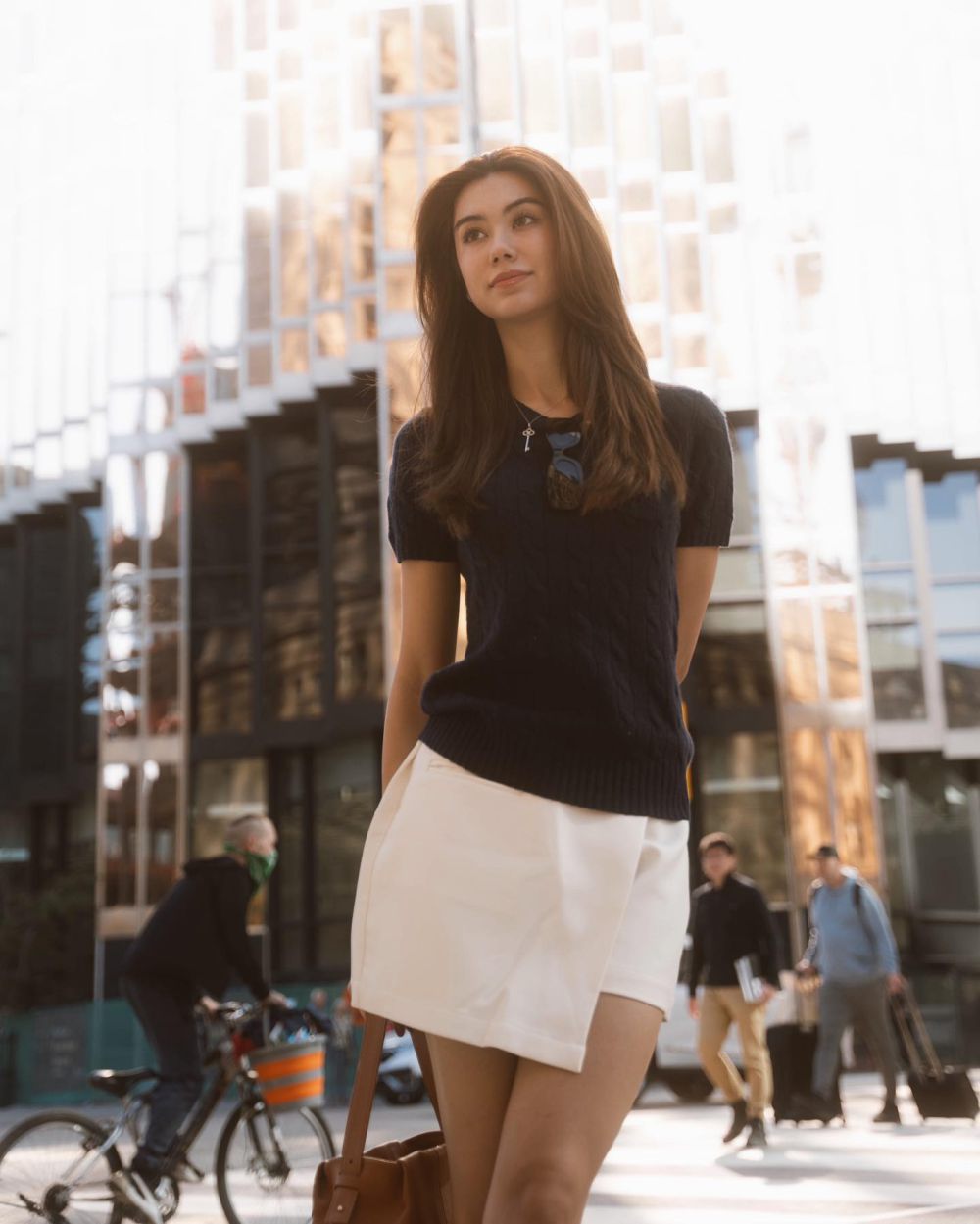 7 Ragam Outfit Traveling ala Lorena Schuett yang Effortless!