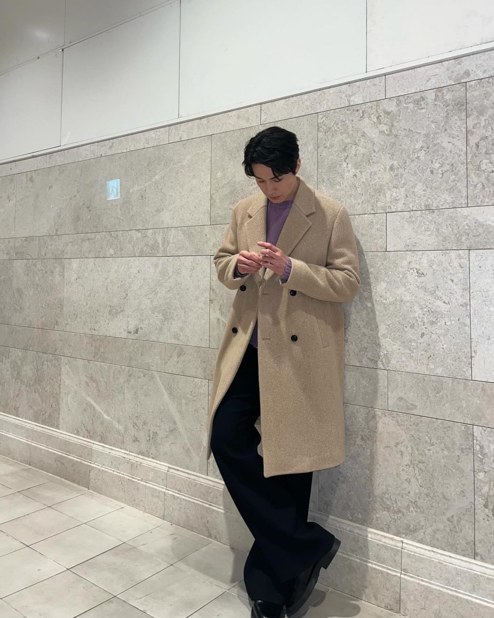 7 Ide Outfit Smart Casual ala Lee Dong Wook, Cocok buat Apa Aja!