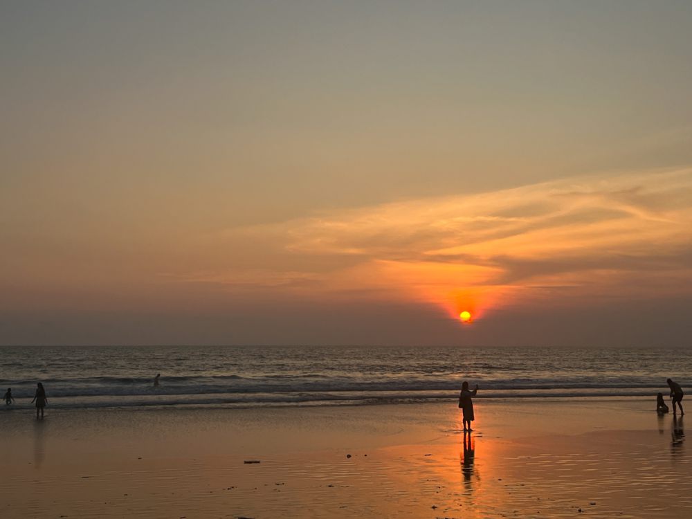 Pantai Petitenget, Spot Berburu Sunset yang Menawan