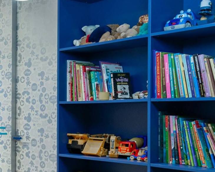 9 Warna Background Rak Buku yang Cocok dengan Dinding Ruangan 