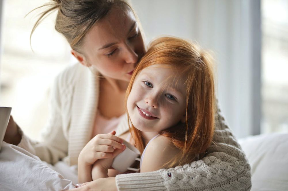 3 Alasan Orangtua Perlu Mengungkapkan Sayang dan Cintanya pada Anak