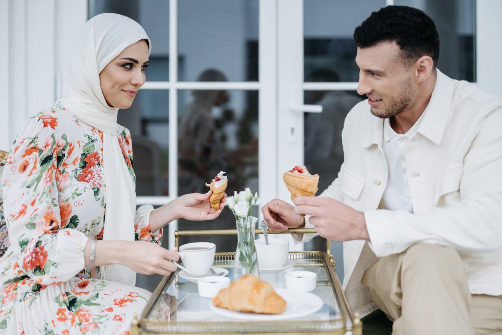 7 Tips Bagi Suami Menghadapi Istri saat Marah, Coba Ajak Makan