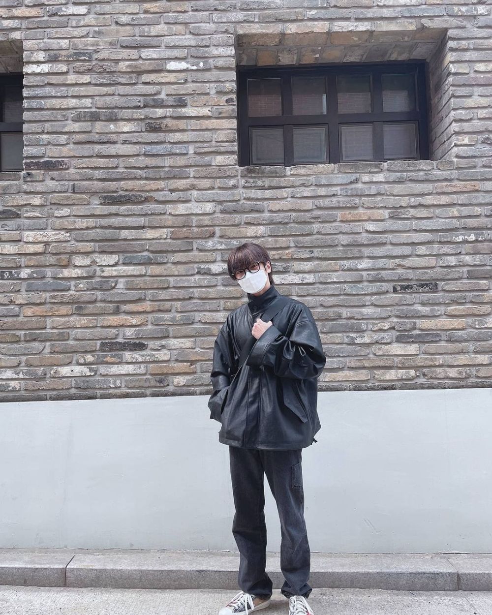 8 Ide Mix and Match Leather Jacket ala I.N Stray Kids, Feel Manly!