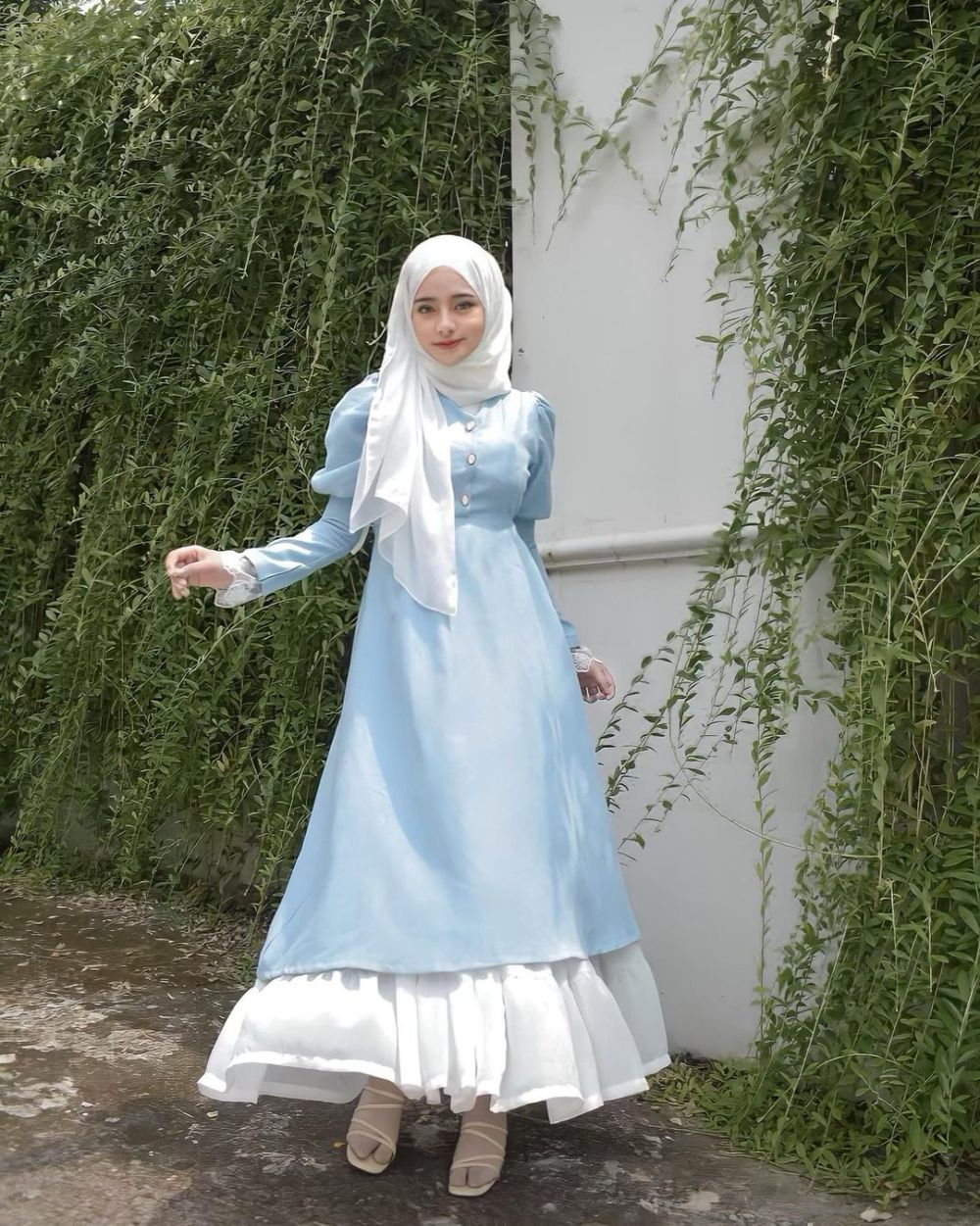 10 Ide Styling Dress ala Halda Firga, Anggun bak Putri Negeri Dongeng!
