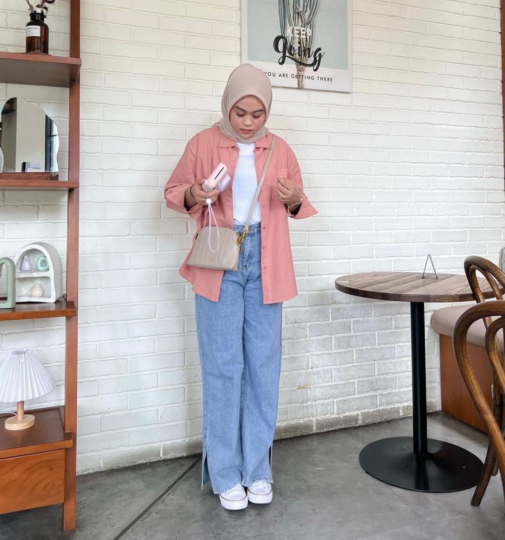 8 Inspirasi Outfit Pastel ala Adzra Afifah yang Super Girly! 