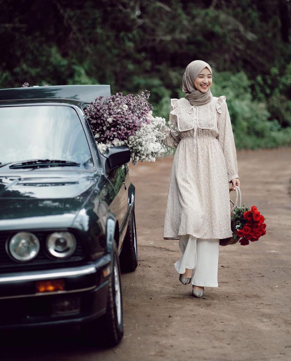 7 OOTD Hijab Earth Tone ala Ansellma Putri, Aesthetic Banget!