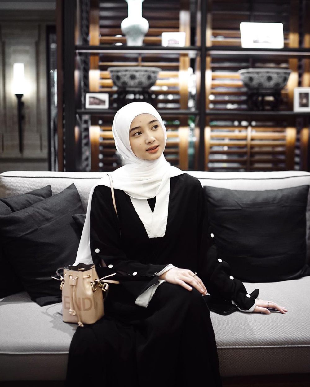 7 OOTD Hijab Cewek Mamba ala Ansellma Putri yang Trendi Abis!