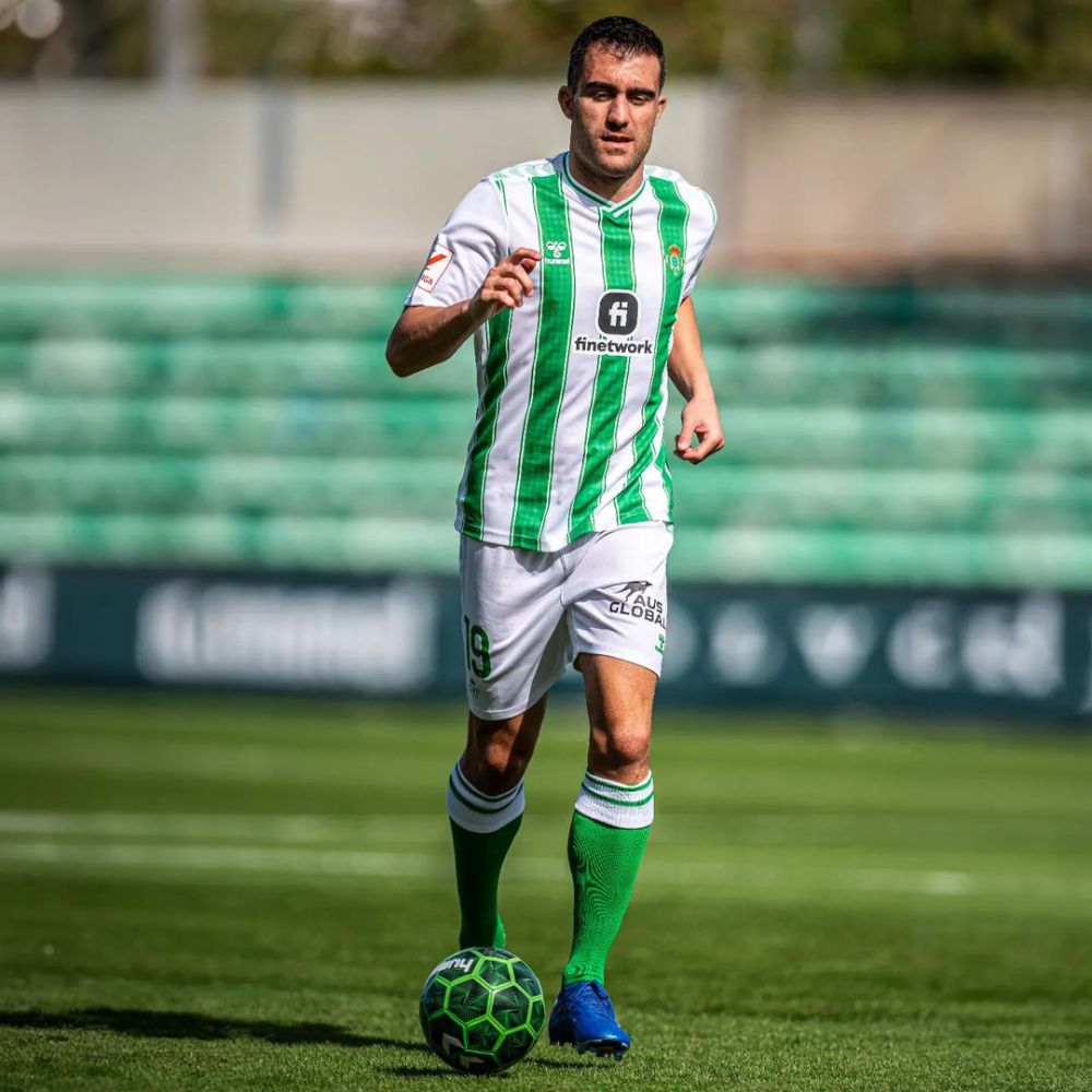 5 Pemain Tertua di Real Betis 2023/2024, Ada Claudio Bravo