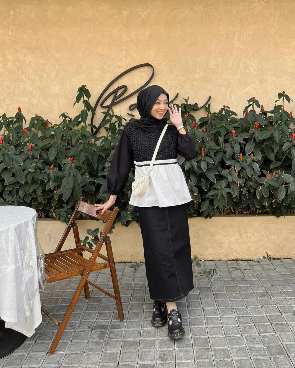 8 Padu Padan Outfit Monokrom ala Meirani Amalia Putri, Chic Abis!