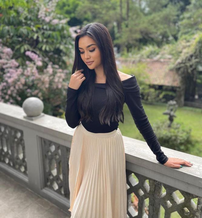 10 Inspirasi OOTD Simpel nan Elegan ala Farhana Nariswari