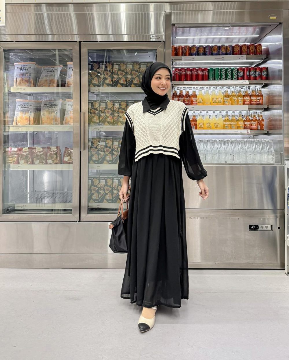 8 Padu Padan Outfit Monokrom ala Meirani Amalia Putri, Chic Abis!