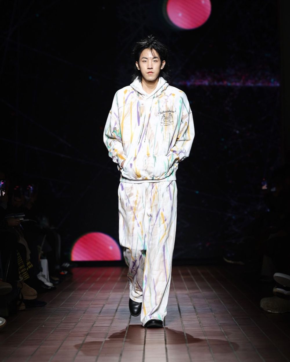 10 Koleksi ConectX di Seoul Fashion Week 2024, Fashion 90's!