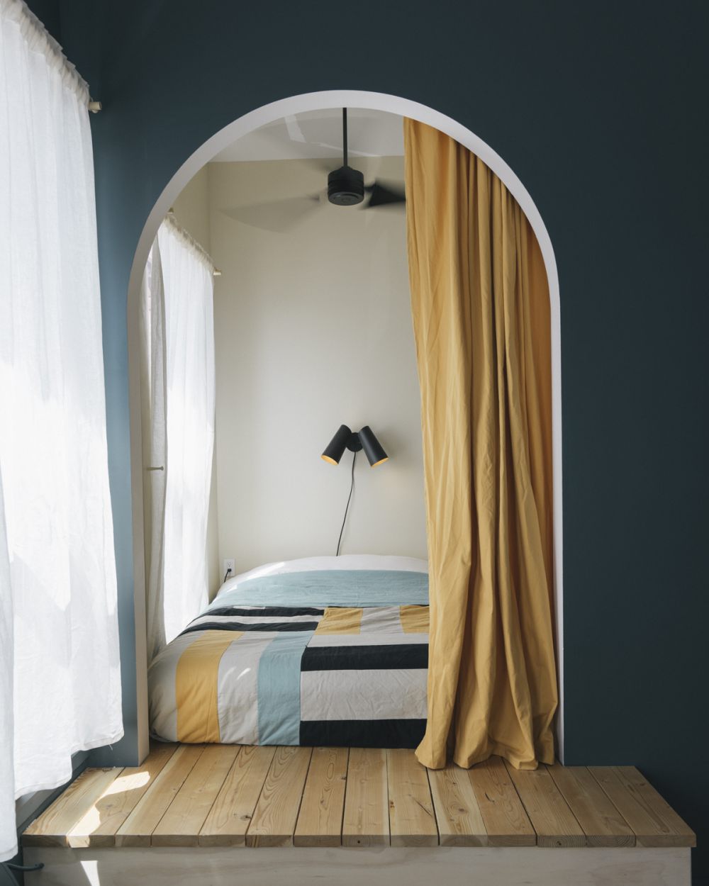 10 Inspirasi Dekorasi Kamar dengan Alcove Bed, Private and Comfortable