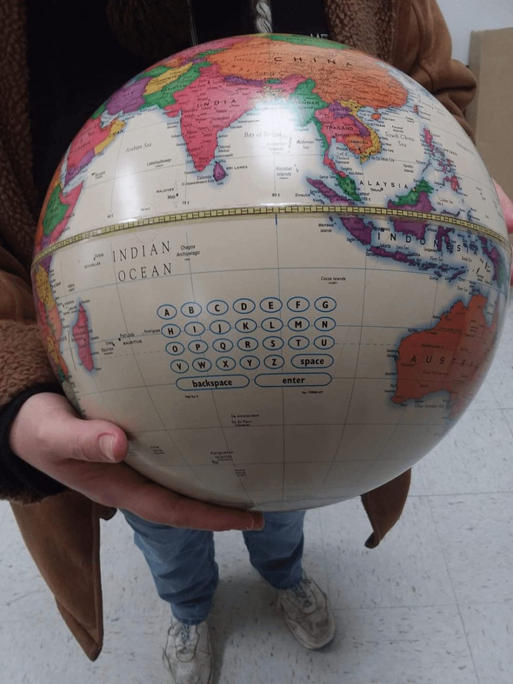 8 Globe dengan Desain Nyeleneh, Malah Gak Ada Petanya