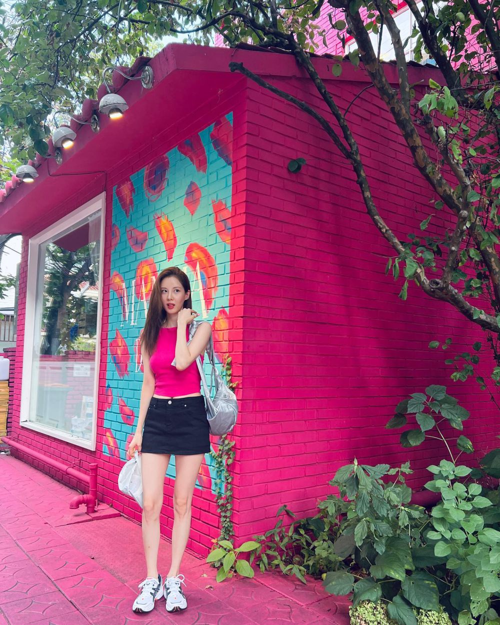 7 Ide Outfit Girly untuk Jalan-jalan ala Seohyun SNSD, Cute Abis!
