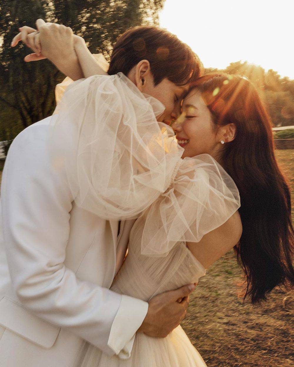 About to get married, 7 pre-wedding portraits of Chae Seo Jin and her lover