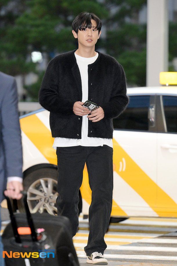 9 Ide Airport Fashion ala Chanyeol EXO, Gayanya Stand Out Abis!
