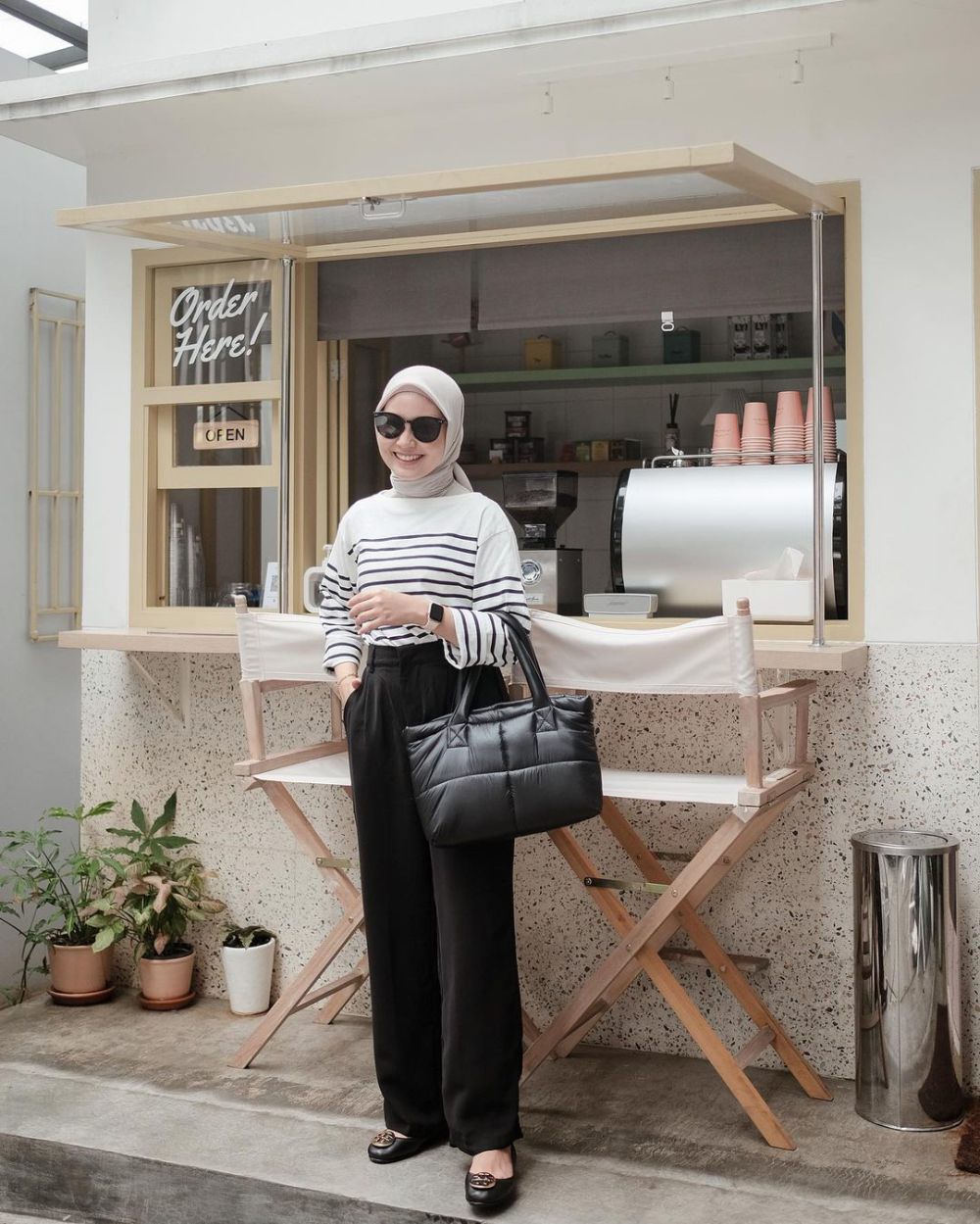 10 Ide OOTD Hijab Smart Casual ala Nadinee Sakinah, Classy and Elegant