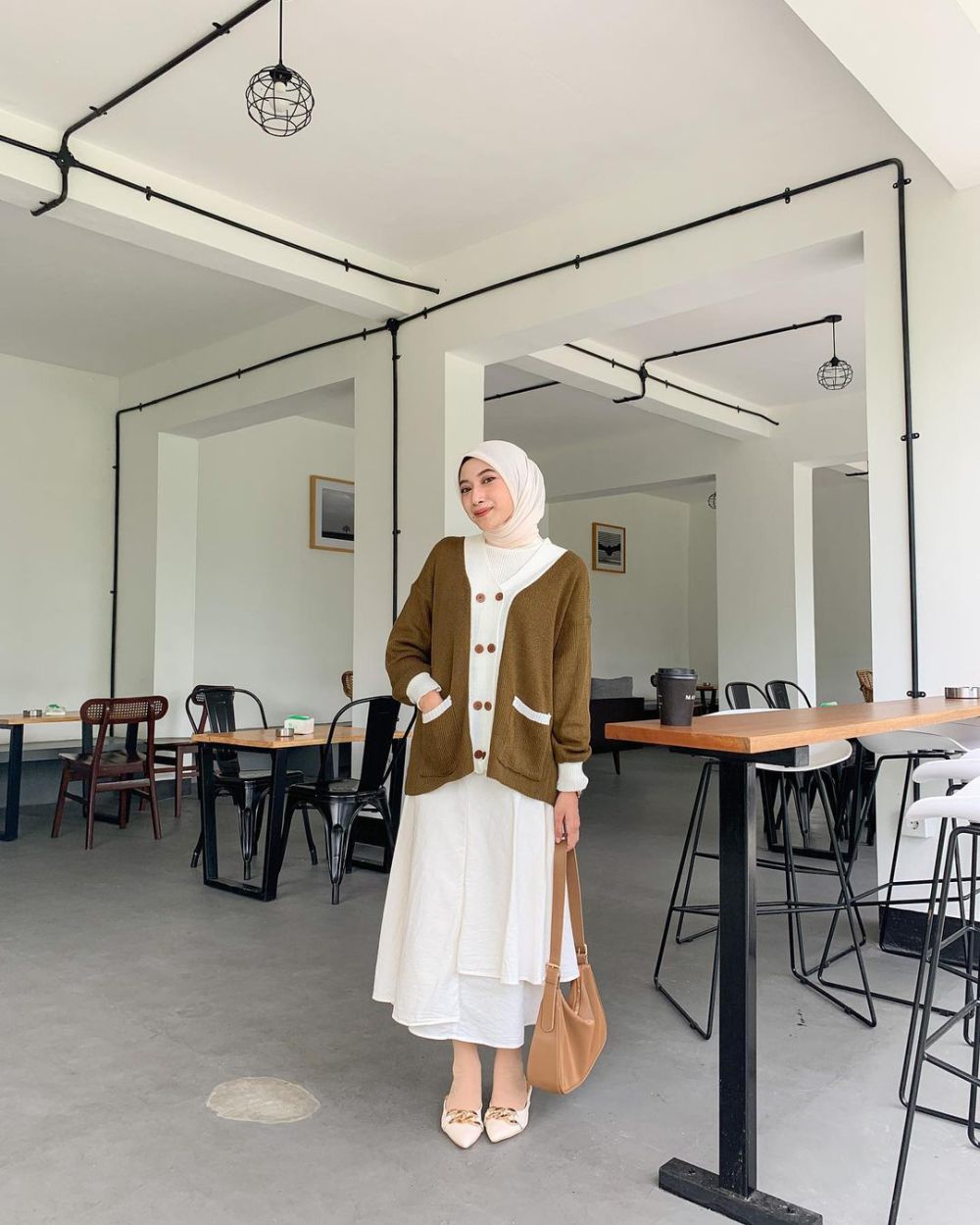 8 OOTD Hijab Korean Style ala Rafika Rahma, Looks Pretty!