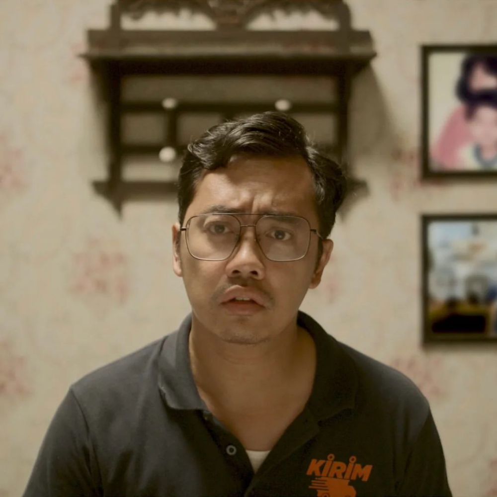 Profil dan Fakta Dennis Adhiswara, si 'Mamet' yang Main Film Kiblat