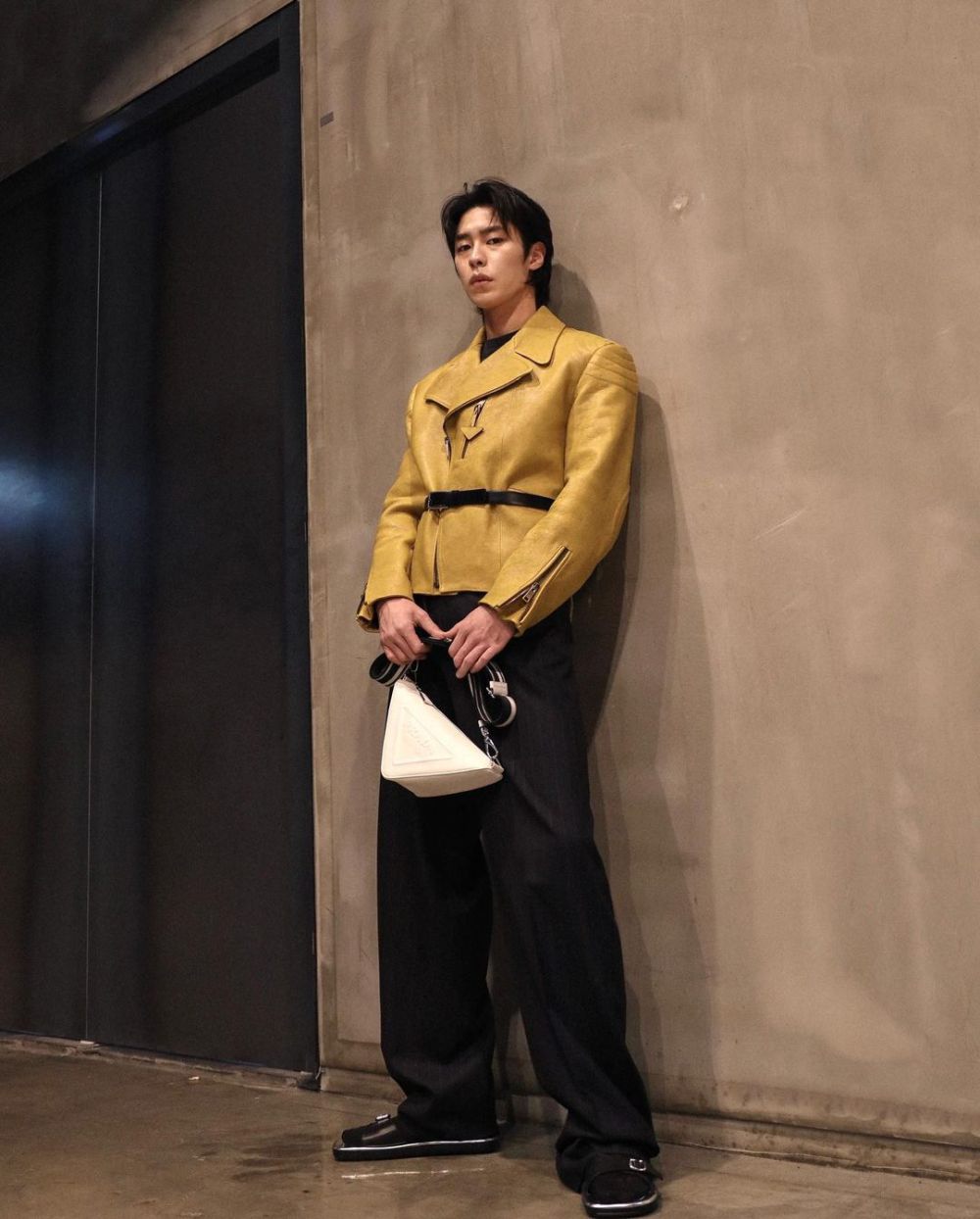 9 Outfit Semi Formal ala Lee Jae Wook, Pacar Baru Karina aespa