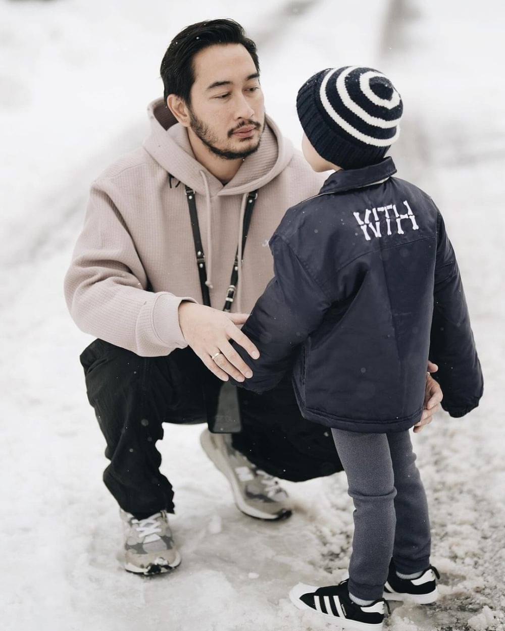 Ritchie Ismail 'Jeje' Bareng Anak Lelakinya Di Jepang