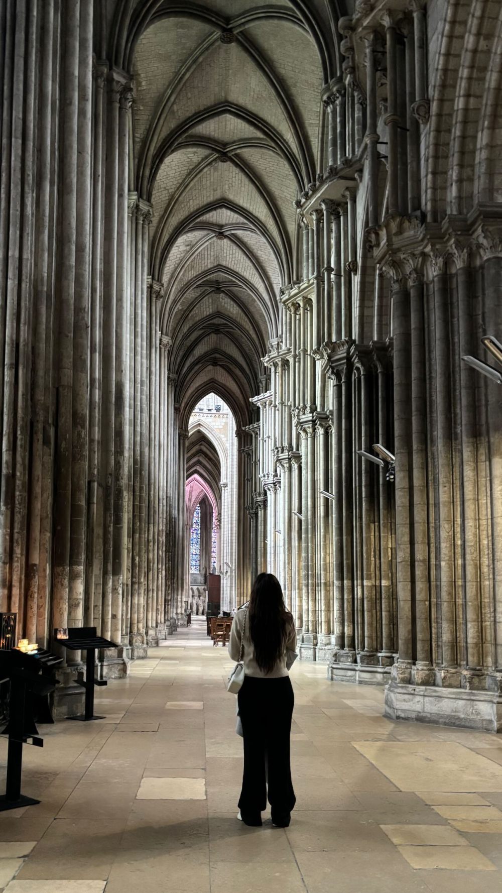 7 Potret Aura Kasih di Prancis, Berkunjung ke Rouen Cathedral!