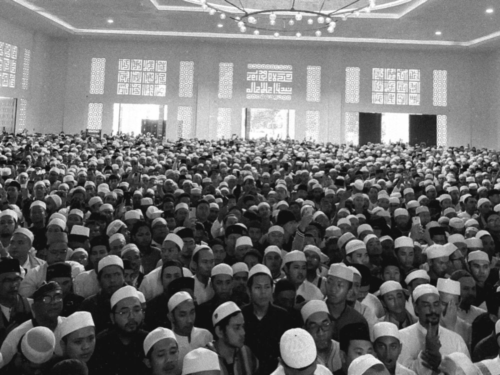 8 Momen Syakir Daulay Bareng Santri di Masjid, Ikuti Amanah Sang Guru!