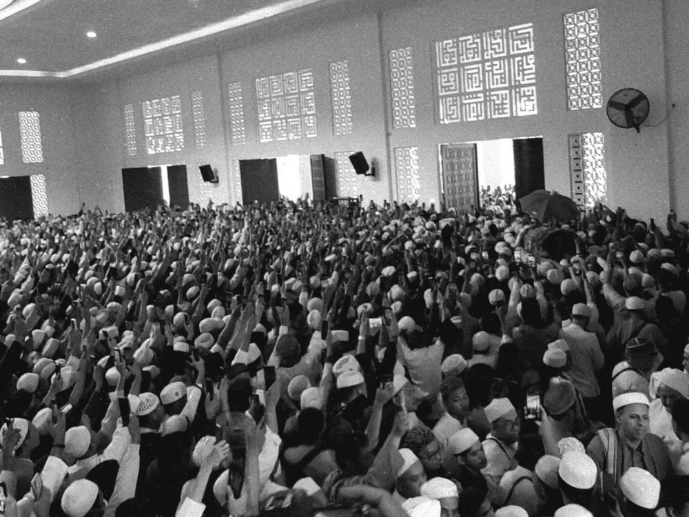 8 Momen Syakir Daulay Bareng Santri di Masjid, Ikuti Amanah Sang Guru!