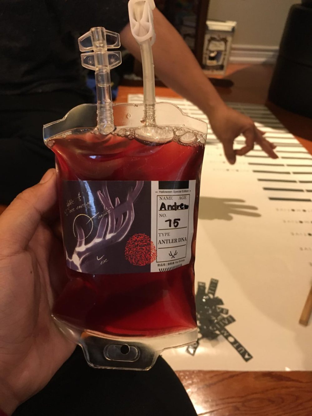 8 Penyajian Minuman Menggunakan Kantong Darah, Kamu Percaya?