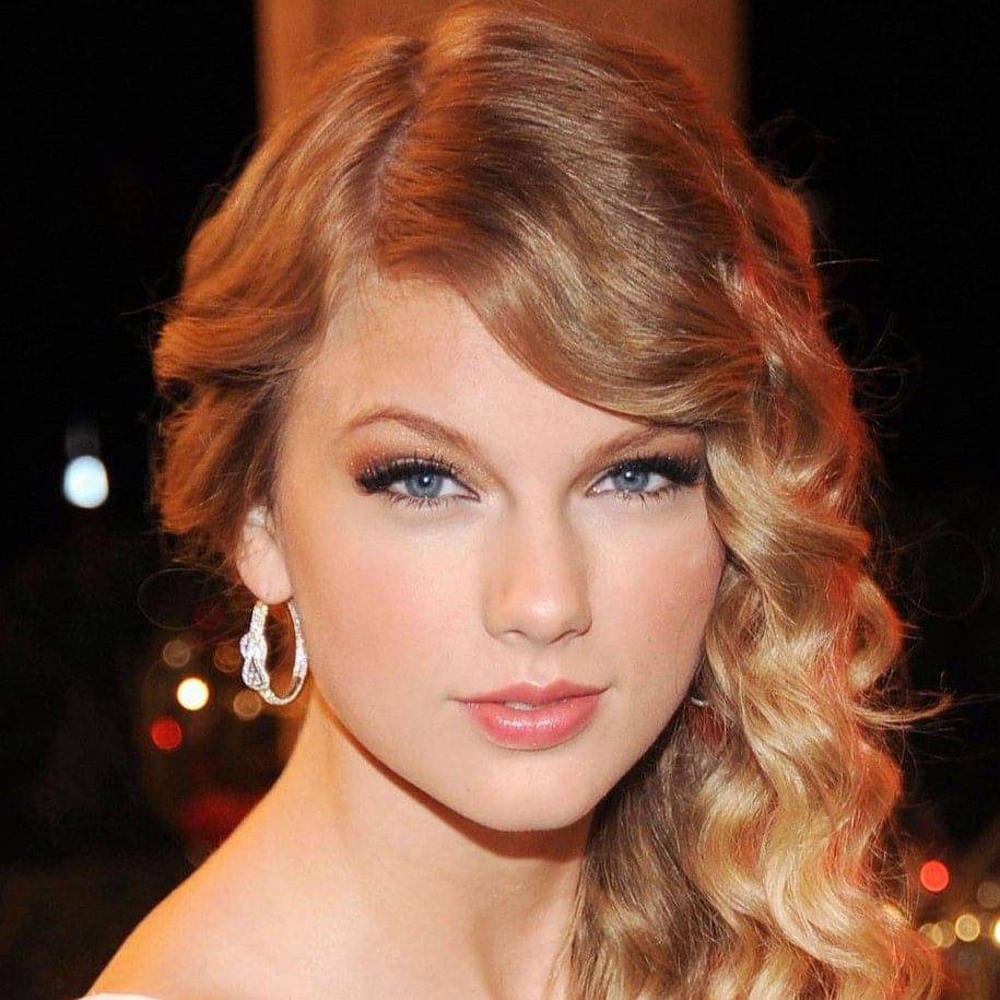 5 Gaya Rambut Ikonik Taylor Swift Yang Bisa Kamu Tiru