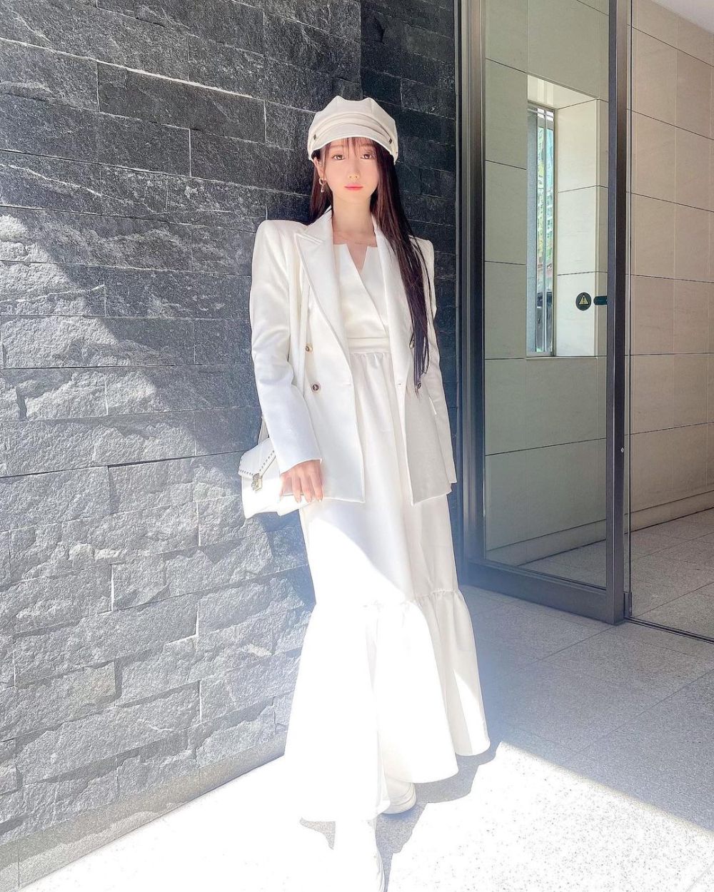 8 Inspirasi Outfit ala Idol Otani Emiri, dari Kasual hingga Elegan! 