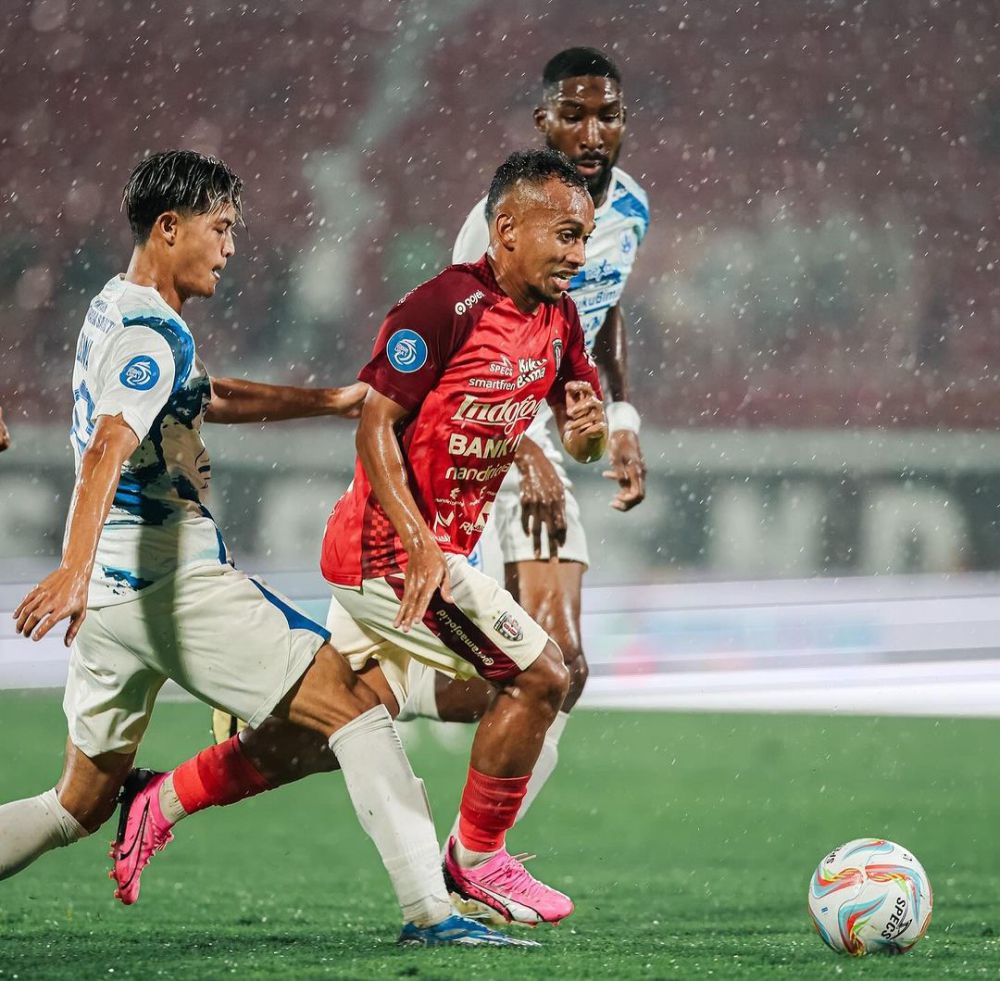 Bali United Kalahkan PSIS Semarang di Tengah Guyuran Hujan