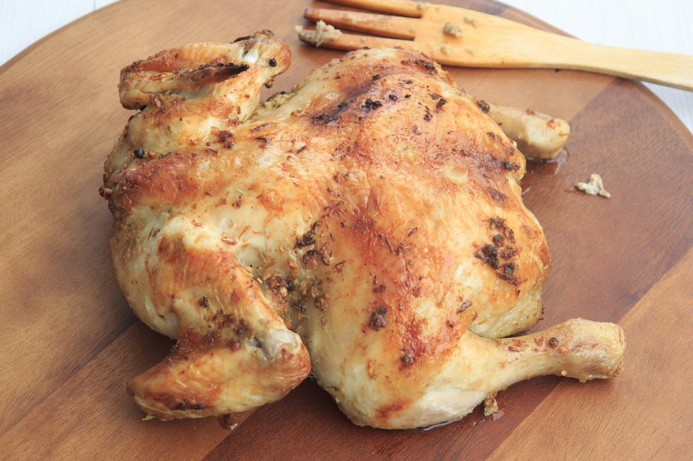 10 Tips Memisahkan Kulit dari Daging Ayam Utuh, Mudah dan Praktis!