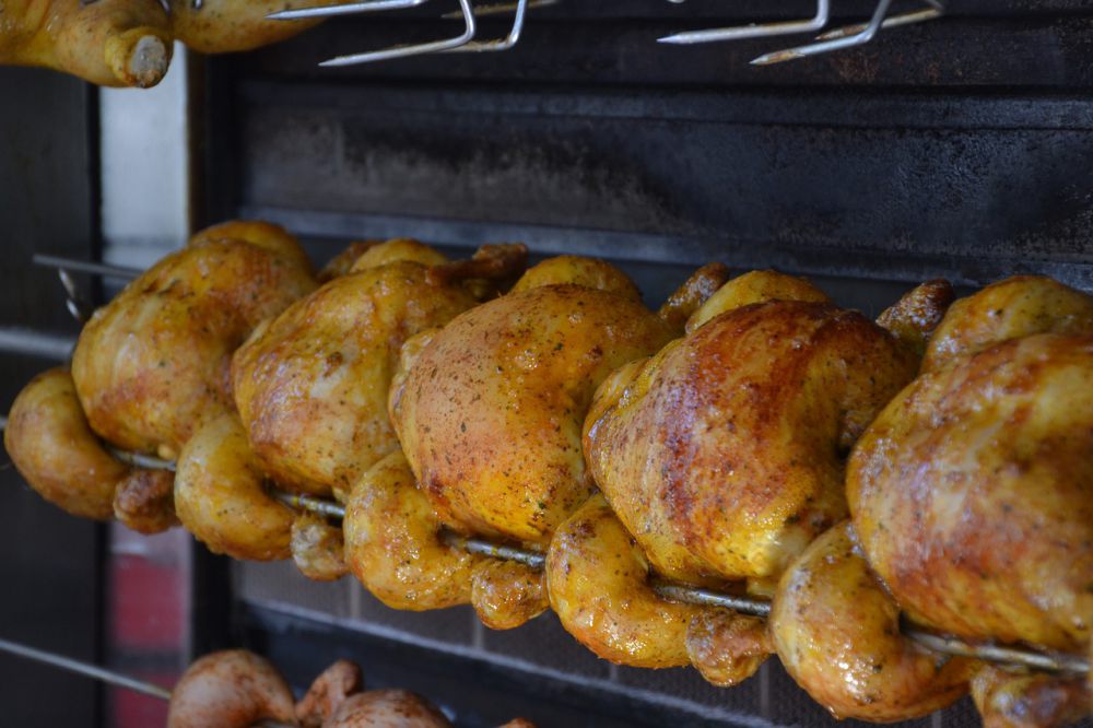 10 Tips Memisahkan Kulit dari Daging Ayam Utuh, Mudah dan Praktis!