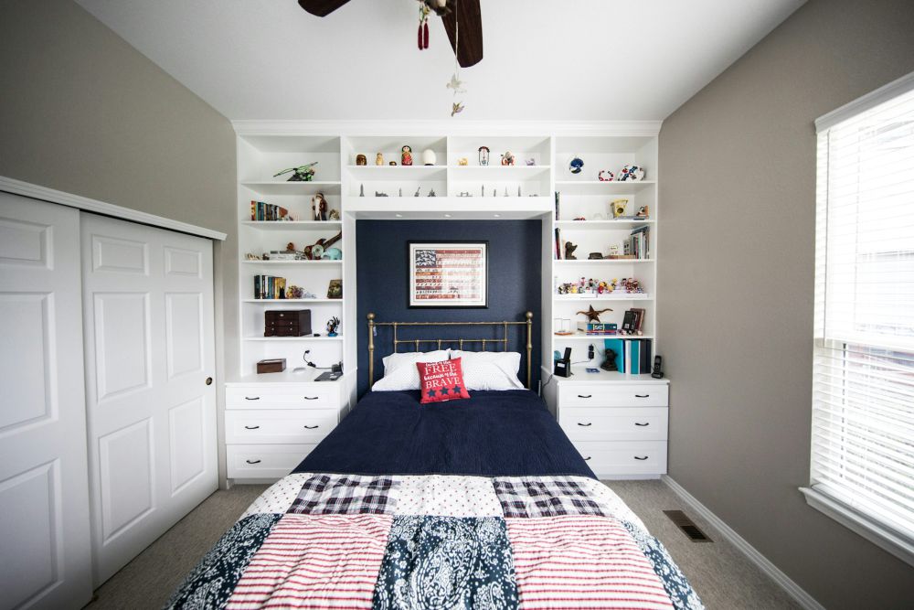 7 Ide Dekorasi Kamar Tidur dengan Bedroom Dresser, Jadi Lebih Rapi!