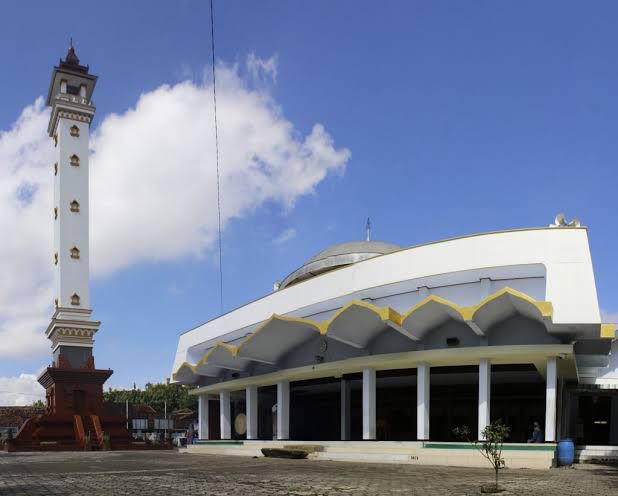 10 Masjid Tempat Qiyamul Lail saat Ramadan di Jawa Timur