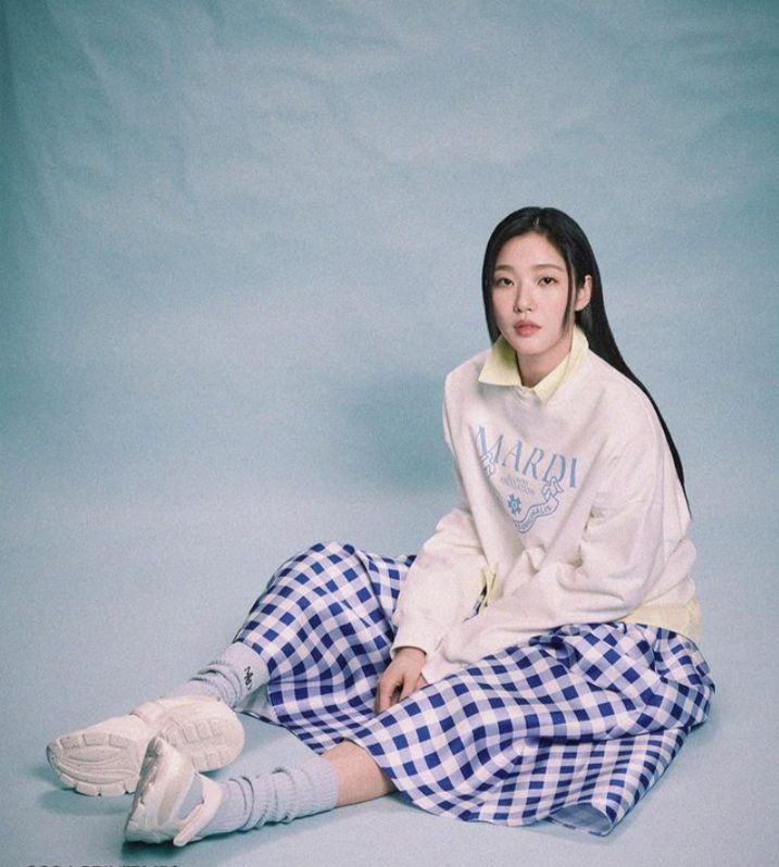 9 Gaya Outfit Kasual ala Aktris Korea Kim Go Eun, Comfy buat Daily