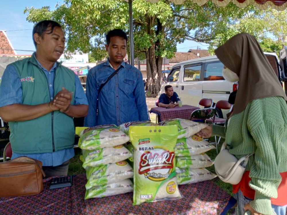 Operasi Pasar Beras Murah Disambut Antusias Warga Imogiri Bantul