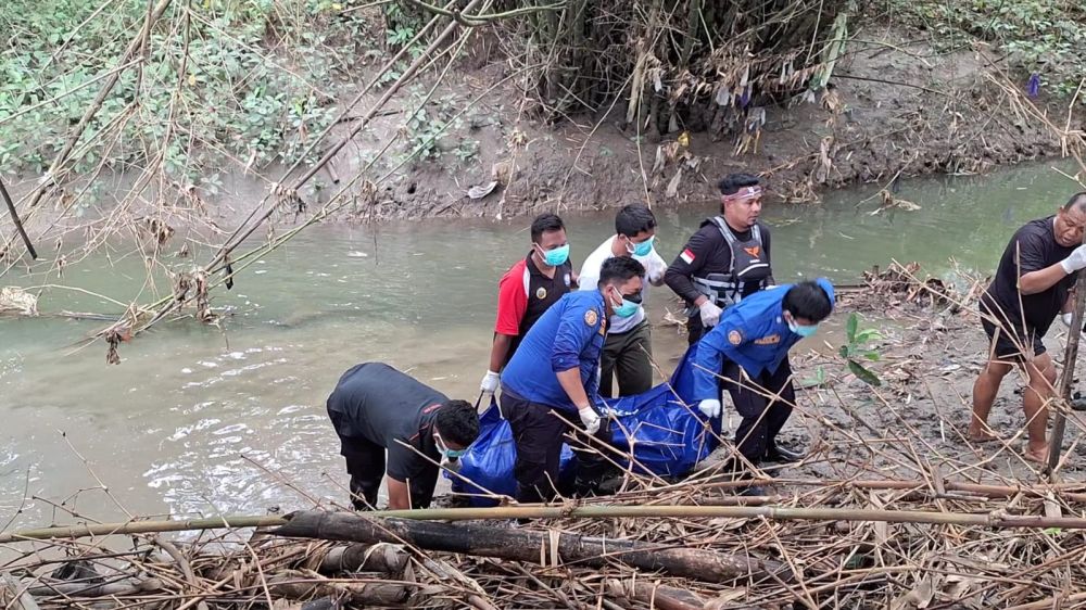 Warga Ngawi Hilang Terseret Banjir, Ditemukan Meninggal