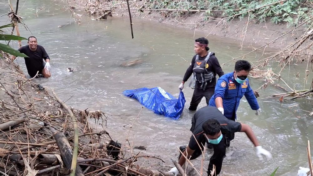 Warga Ngawi Hilang Terseret Banjir, Ditemukan Meninggal