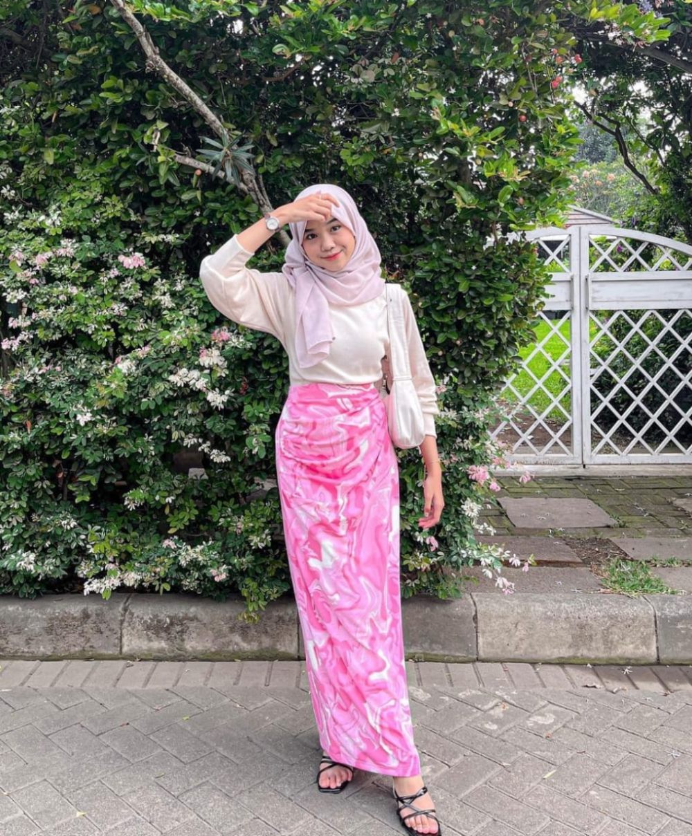 10 OOTD Hijab Nuansa Pink ala Ulya Salsabila, Bikin Penampilan Girly!