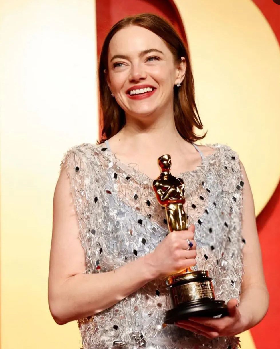 9 Inspirasi Makeup ala Emma Stone, Simpel Banget!