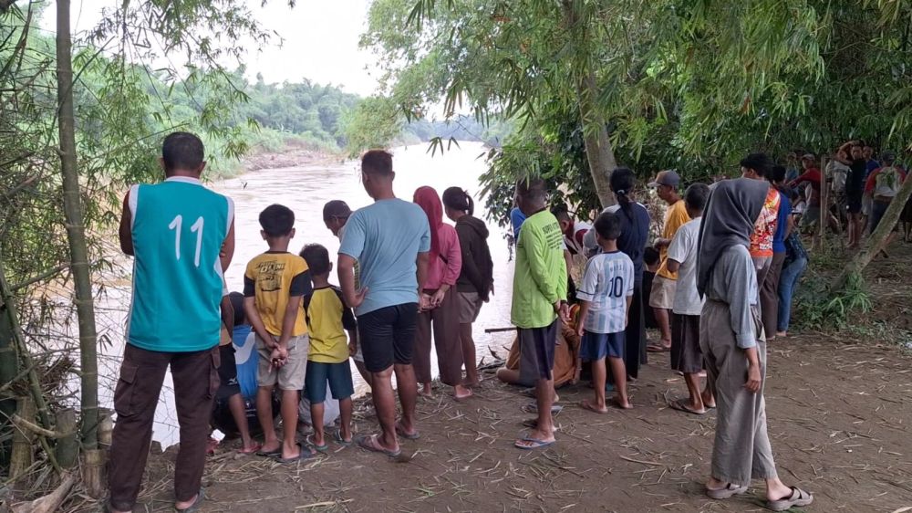 Mandi di Sungai, Pemuda Ngawi Hilang Hanyut Terseret Arus